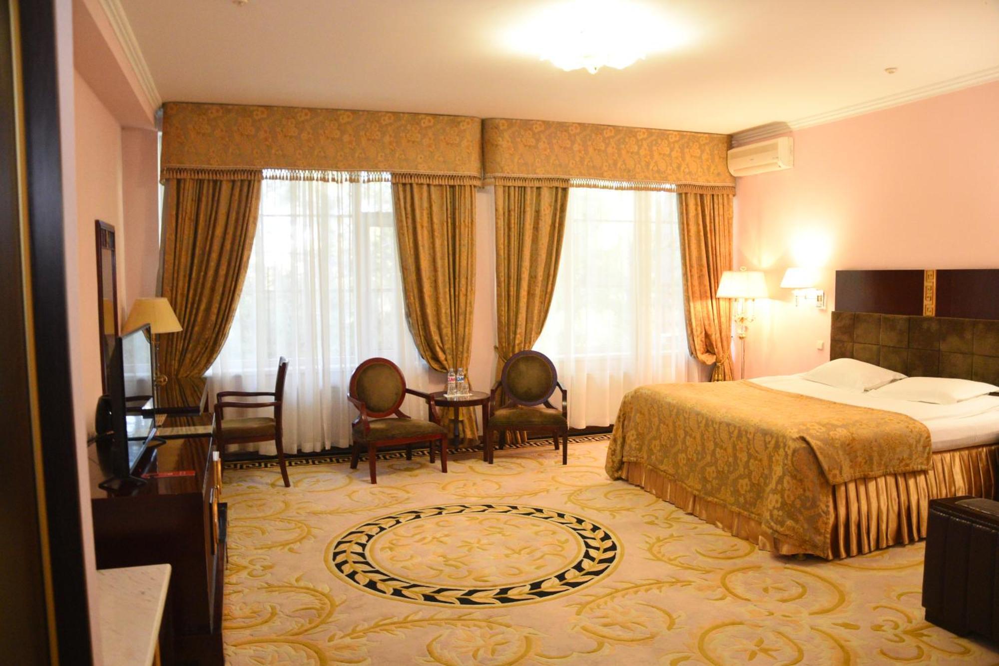 Hotel Royal Florence Кишинев Екстериор снимка
